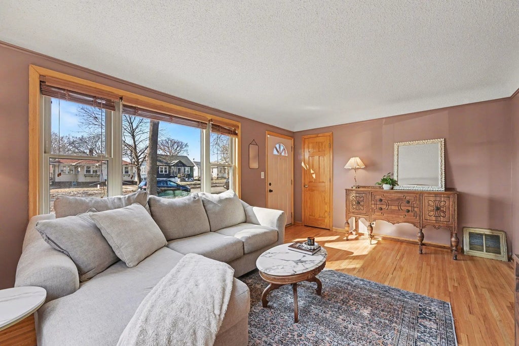 5425 31st Avenue S, Minneapolis