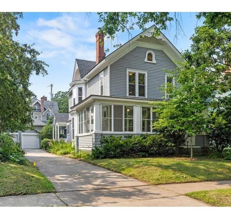 520 Holly Avenue, Saint Paul