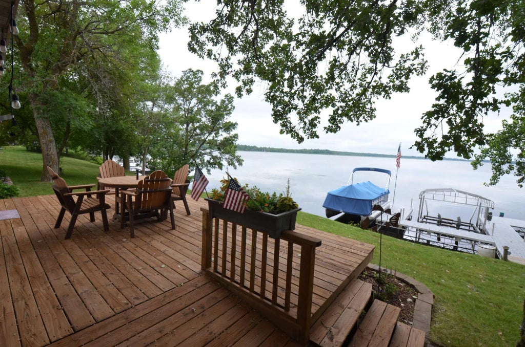 38538 Walker Lake Drive, Richville