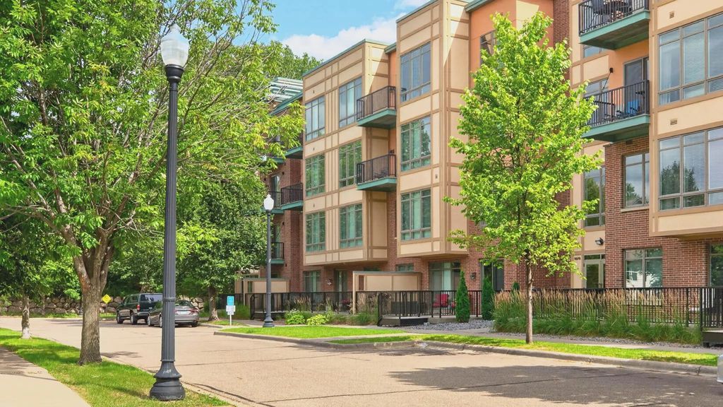 1070 Grandview Court Ne 304, Columbia Heights
