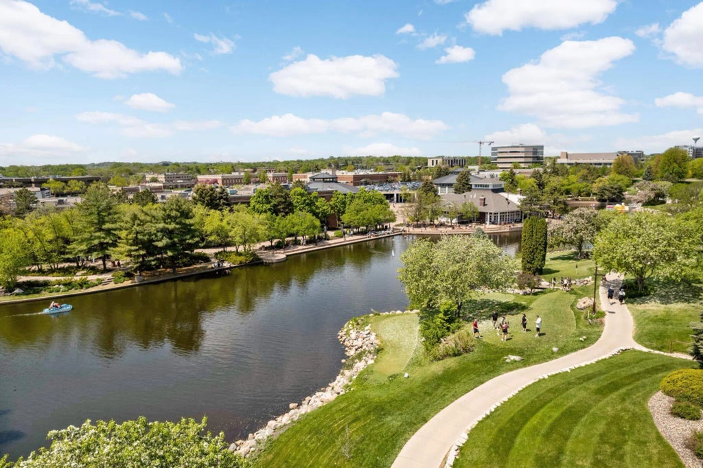 7540 Edinborough Way 1319, Edina