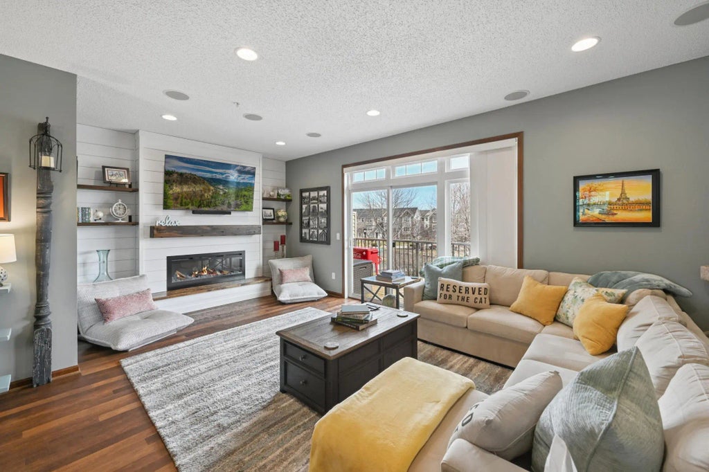 11907 Emery Village Drive N, Champlin