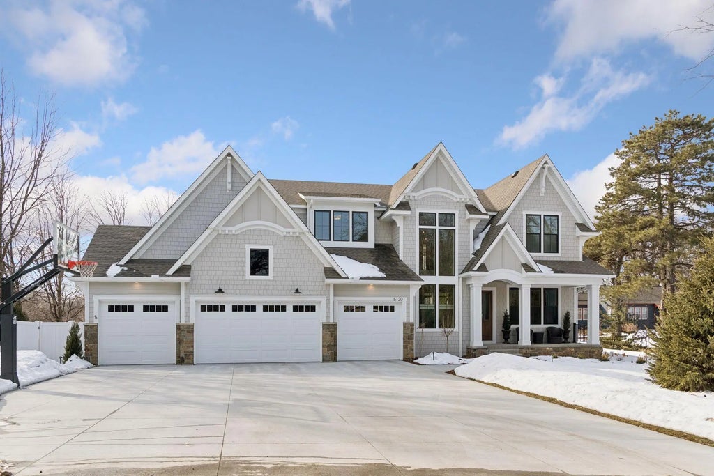 5120 Hooper Lake Road, Excelsior