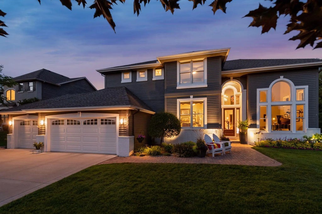 7329 Bent Bow Trail, Chanhassen