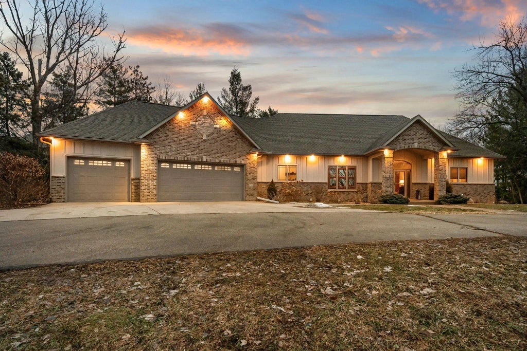 8760 Pine Crest Lane Nw, Rochester