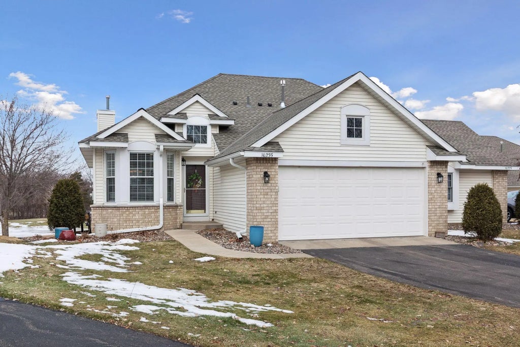 16235 Crystal Hills Drive, Lakeville