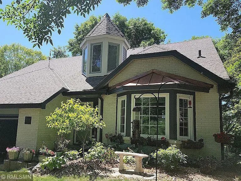 18701 Red Cherry Circle, Minnetonka