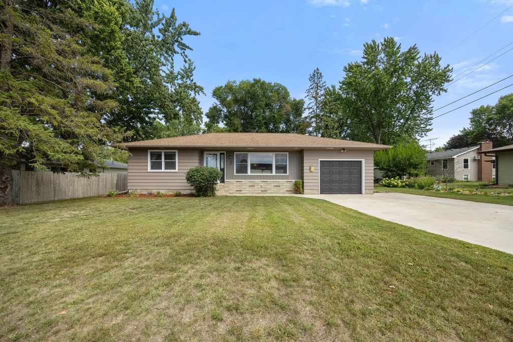 204 Cedar Street S, Lester Prairie