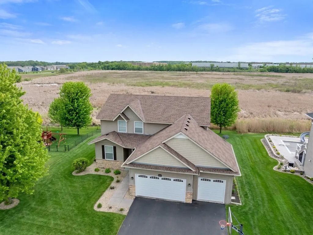 13827 Savanna Drive, Rogers