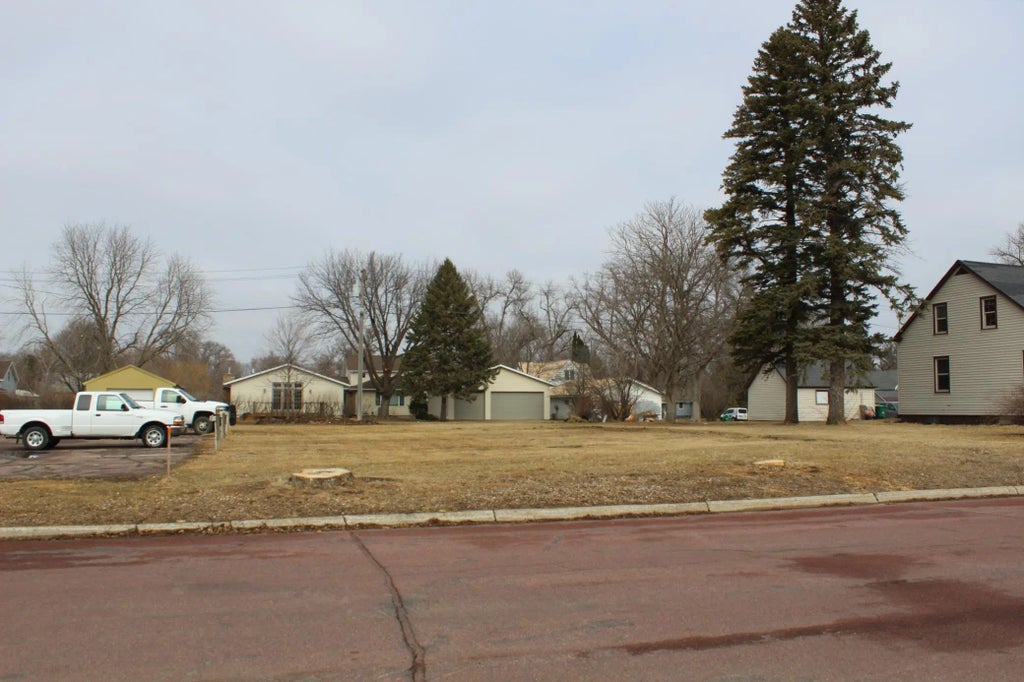 51 Chestnut Street E, Trimont