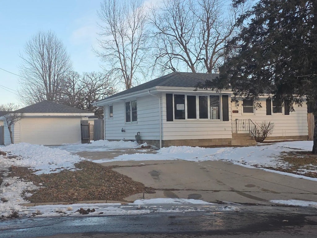 729 Elm Court, Le Sueur