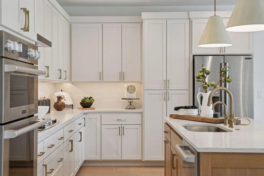 5621 Buffington Lane, Shorewood