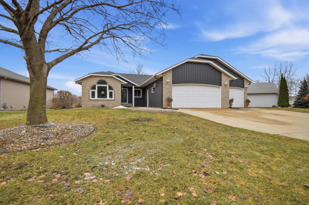 1437 Nottingham Drive, Owatonna