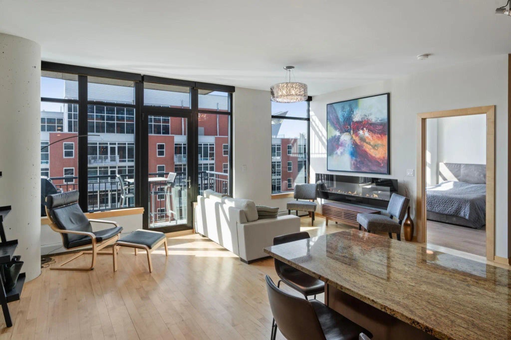 215 10th Avenue S 703, Minneapolis