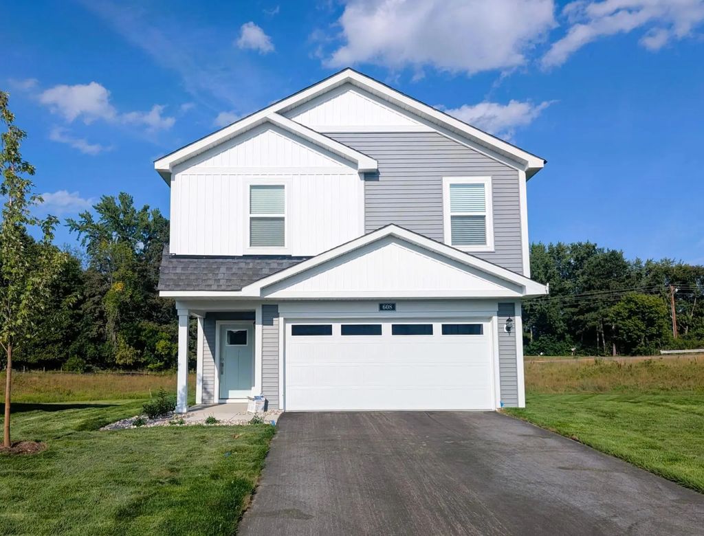 608 Redwood Loop N, Cambridge