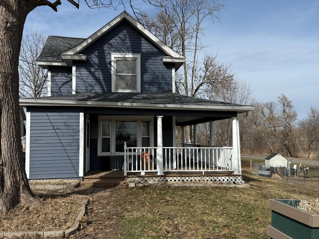 352 4th Street N, Brownton