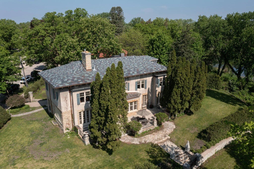 2728 Dean Parkway, Minneapolis