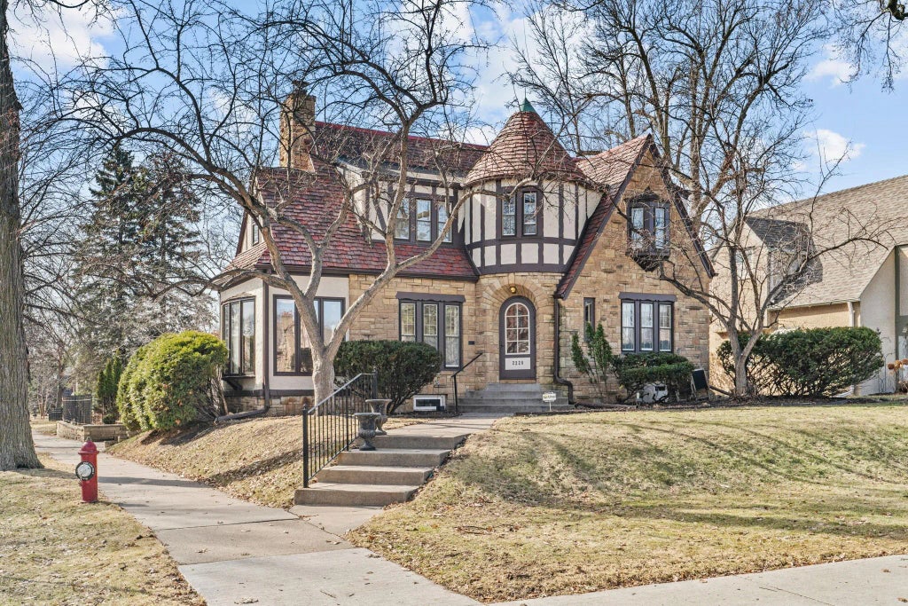 2220 Saint Anthony Parkway, Minneapolis