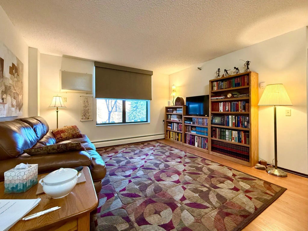 7600 Golden Valley Road 305, Golden Valley