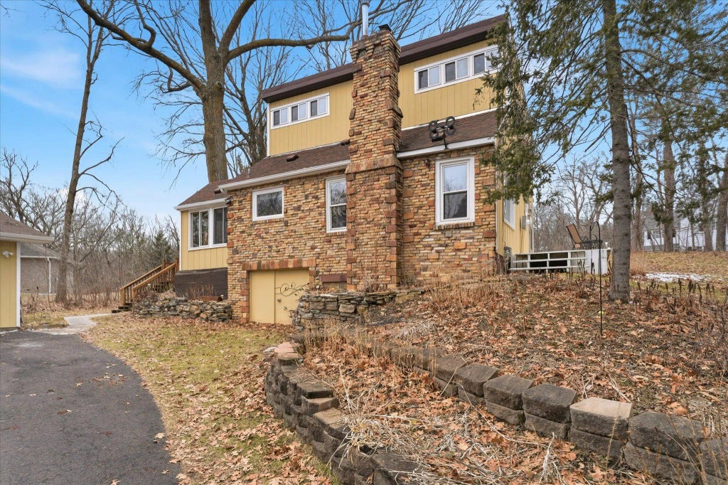 1305 Spruce Place, Mound