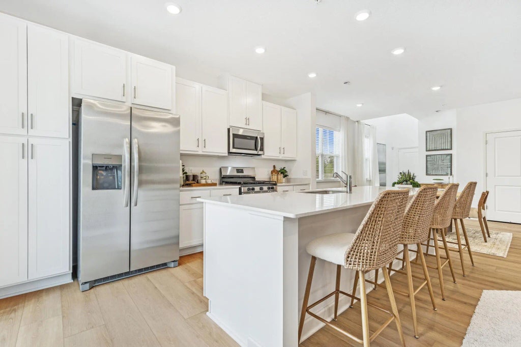 1071 Anmeadle Row, Rosemount