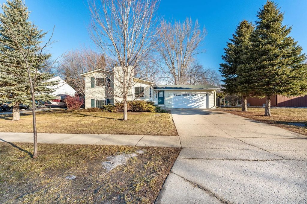 2001 26 1/2 Court S, Fargo