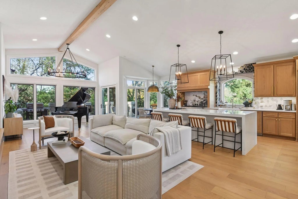 2600 Cedar Green, Minnetonka