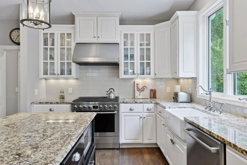 17641 Hyde Park Avenue, Lakeville