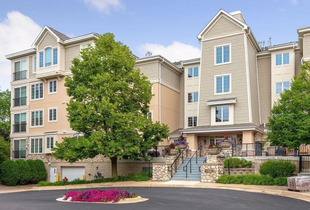 11472 Fairfield Road W 106, Minnetonka