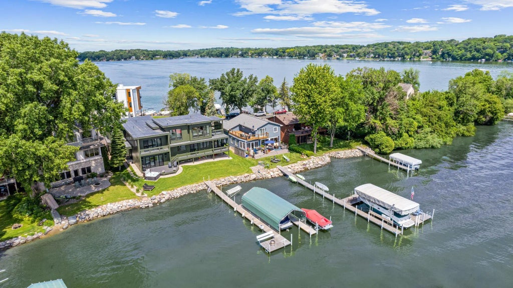 4919 Three Points Boulevard, Mound