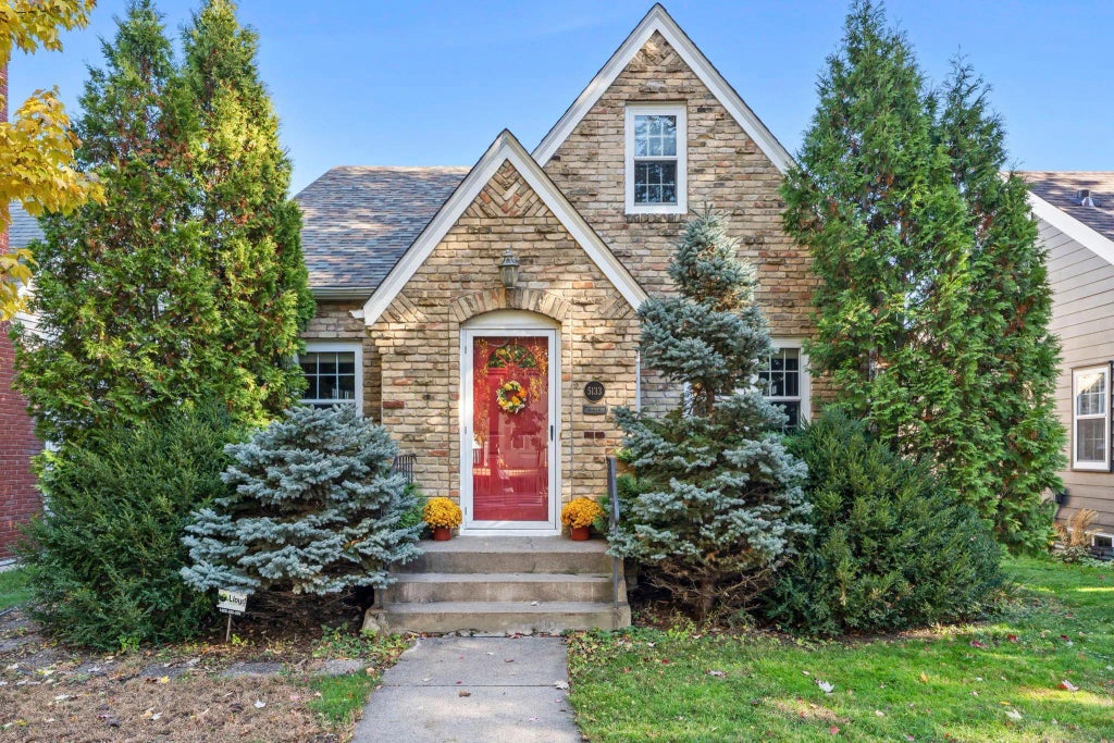 5133 Columbus Avenue, Minneapolis