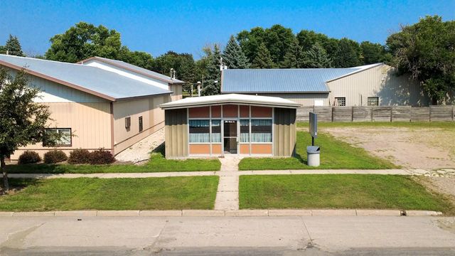 511 Main Street S, Hector