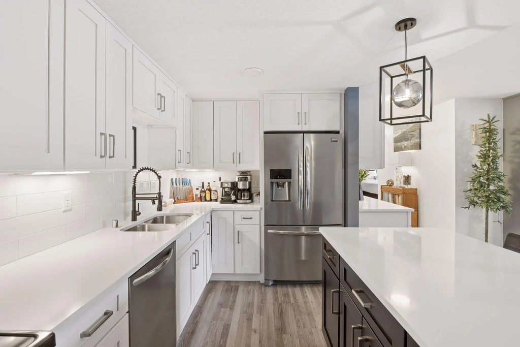 10401 Cedar Lake Road 410, Minnetonka