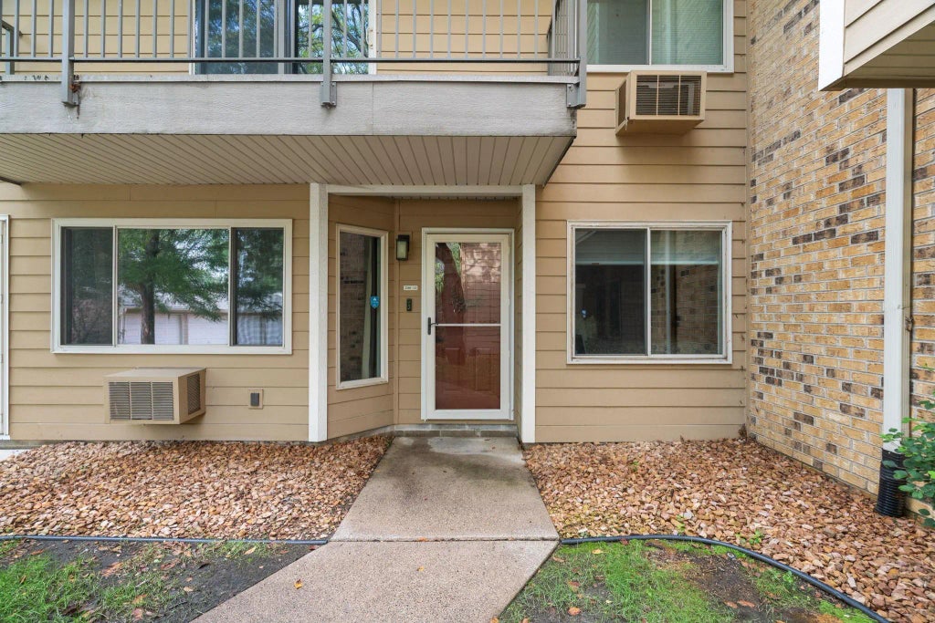 2260 Ridge Drive 12, Saint Louis Park