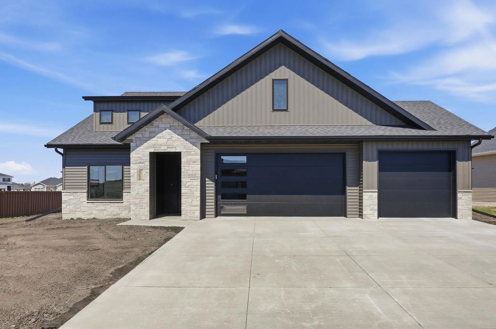 3296 Timber Creek Circle S, Fargo