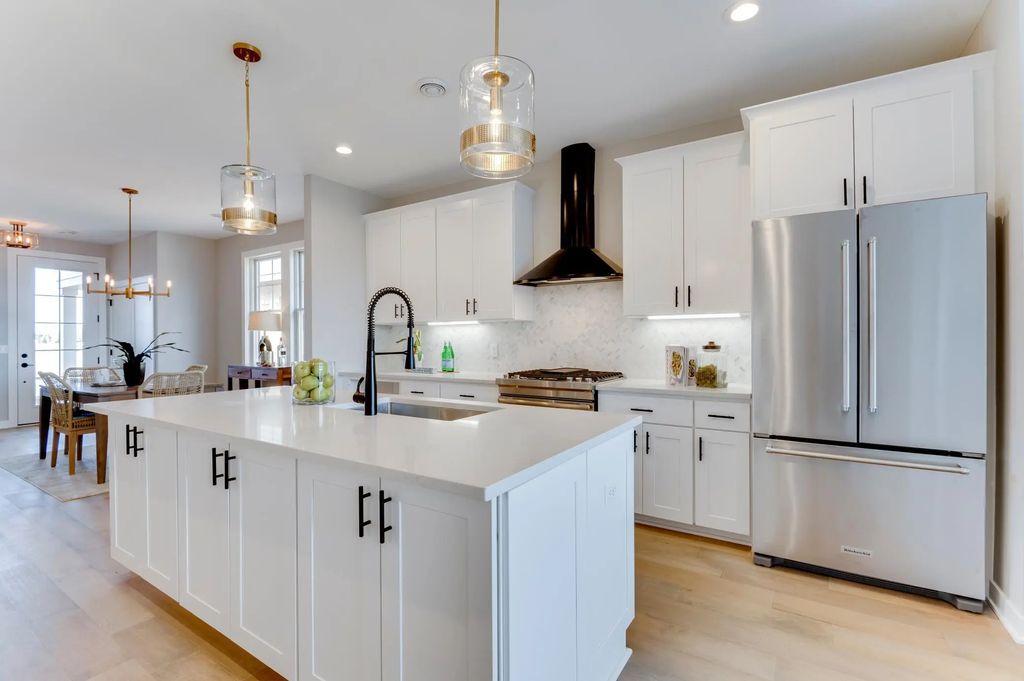 5292 216th Street W, Farmington