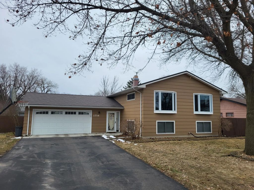 1714 Hodgson Road, North Mankato