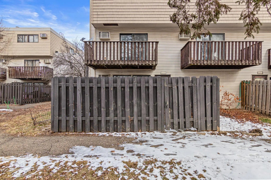 7104 72nd Lane N, Brooklyn Park