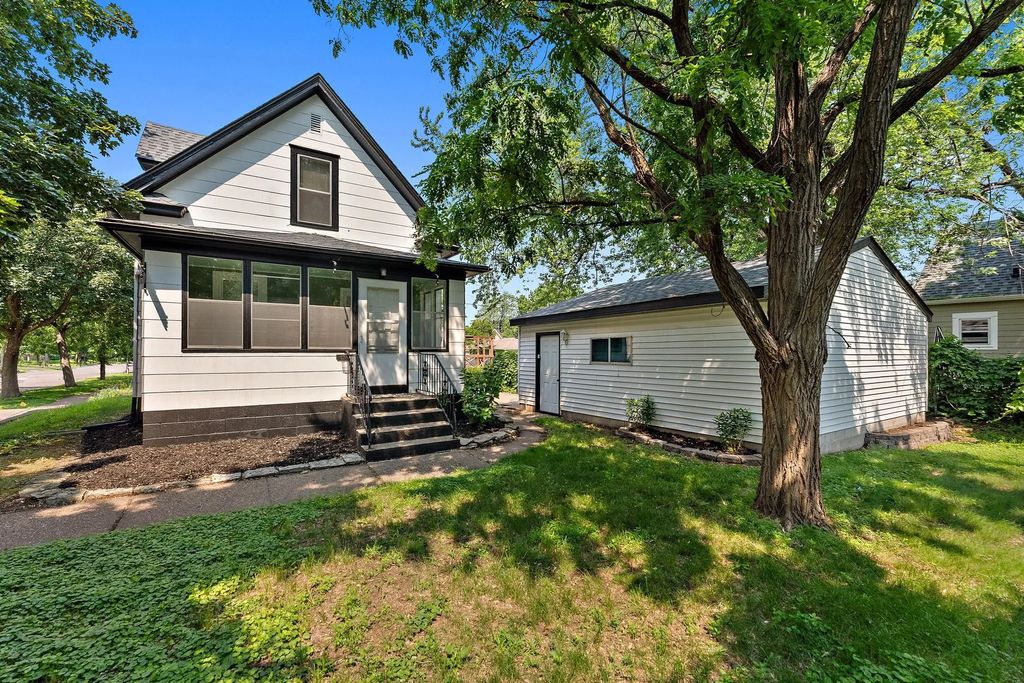 1467 Charles Avenue, Saint Paul