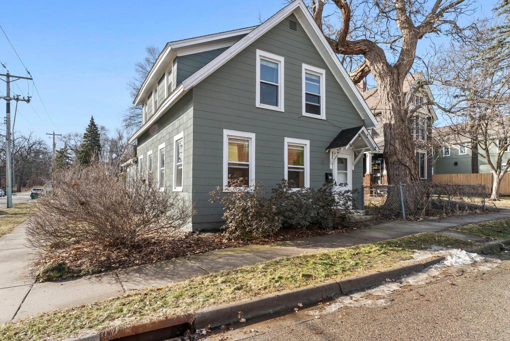 123 Pine Street E, Stillwater