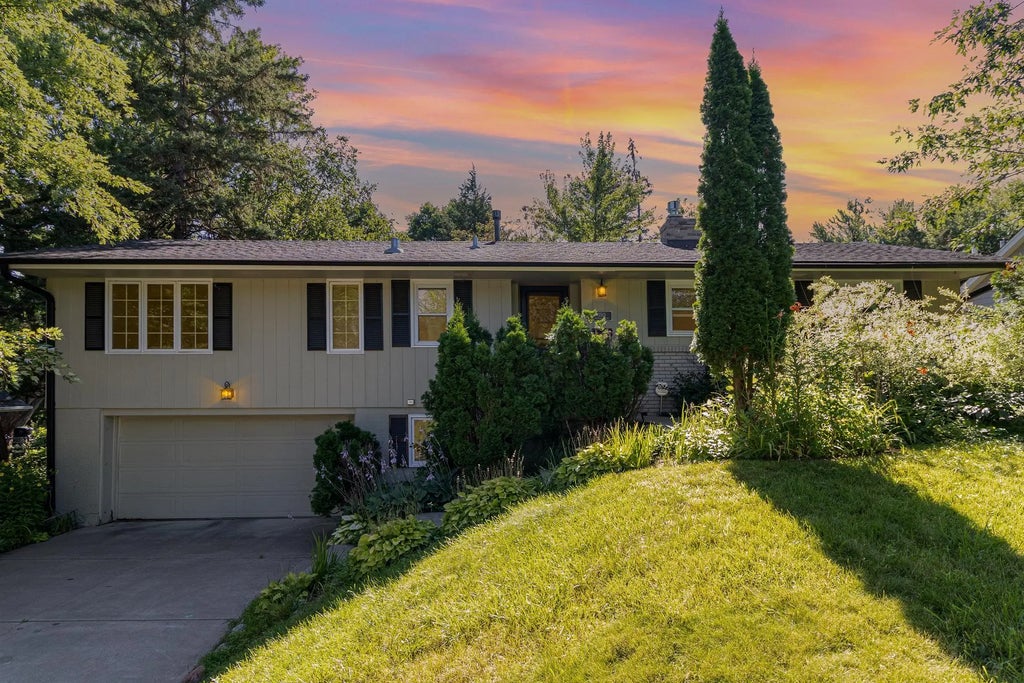 5513 Mirror Lakes Drive, Edina