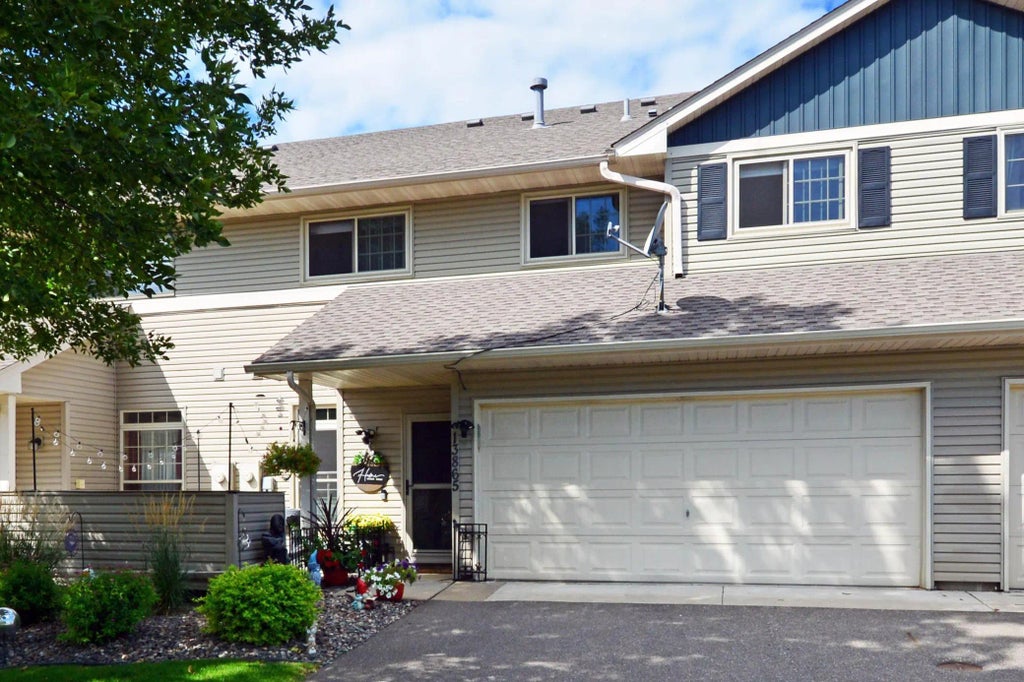 13865 Hyacinth Drive, Rogers