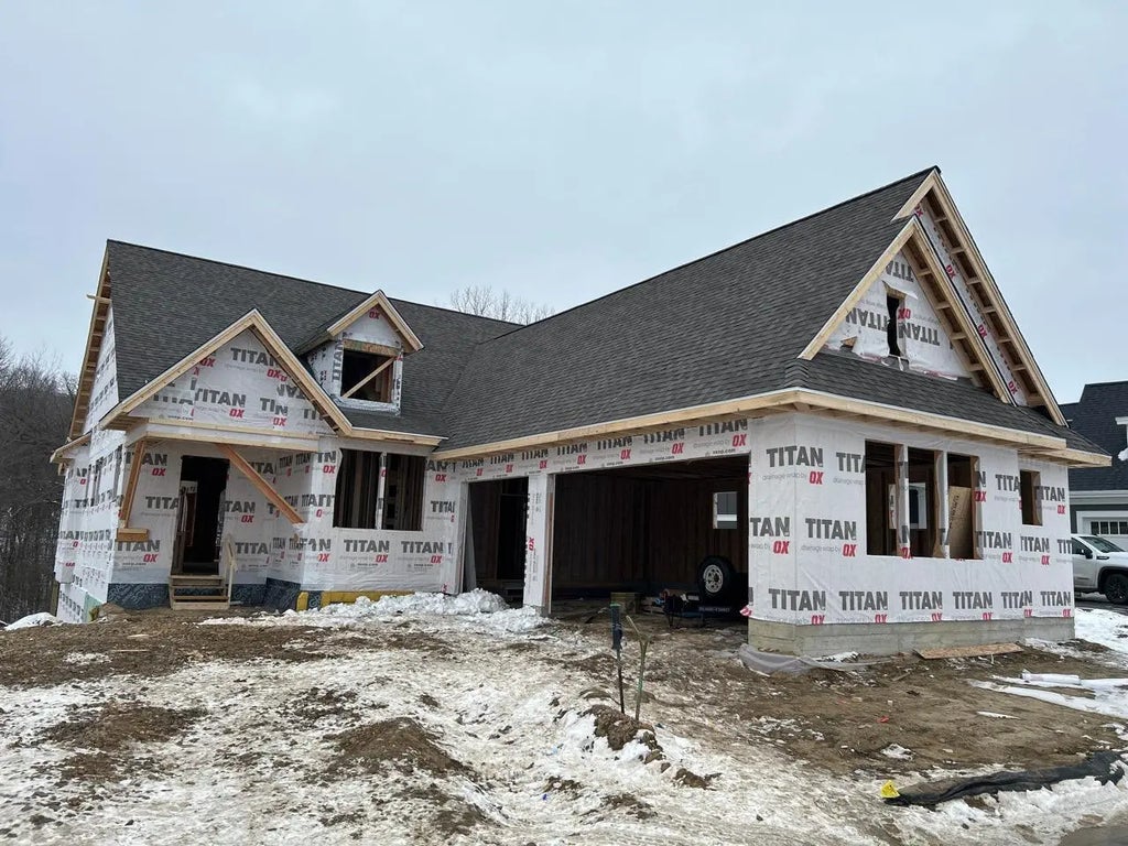 1570 Avienda Lane, Chanhassen