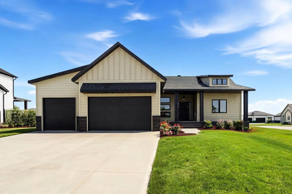 4270 Bristlecone Loop S, Fargo