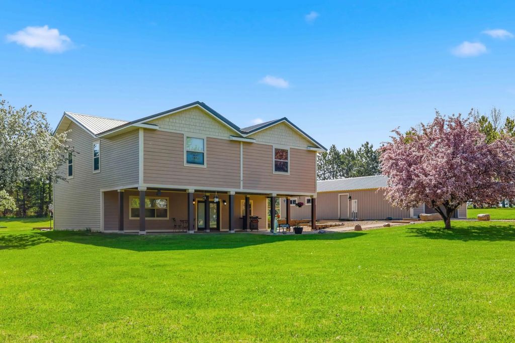 2236 Highway 65 2, Mora