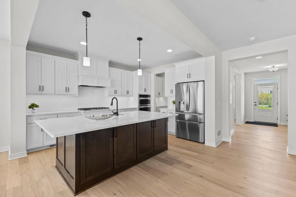 10122 Shadyview Lane N, Maple Grove