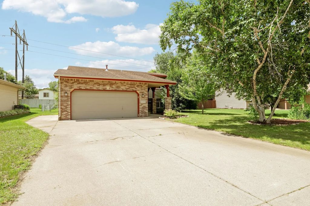 7337 116th Place N, Champlin