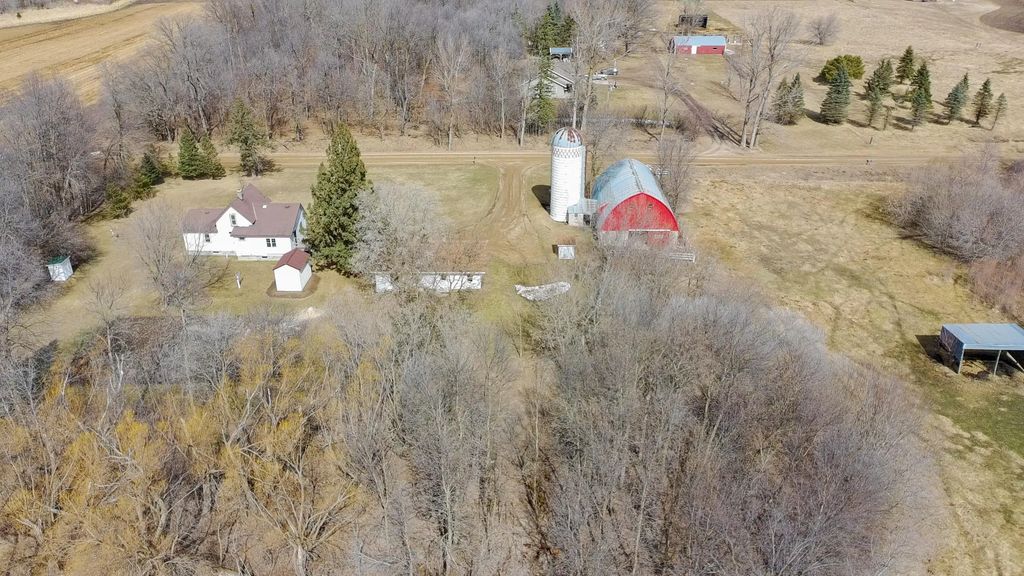 58644 280th Street, Deer Creek