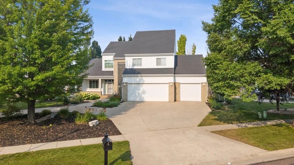 5027 Rose Creek Parkway S, Fargo