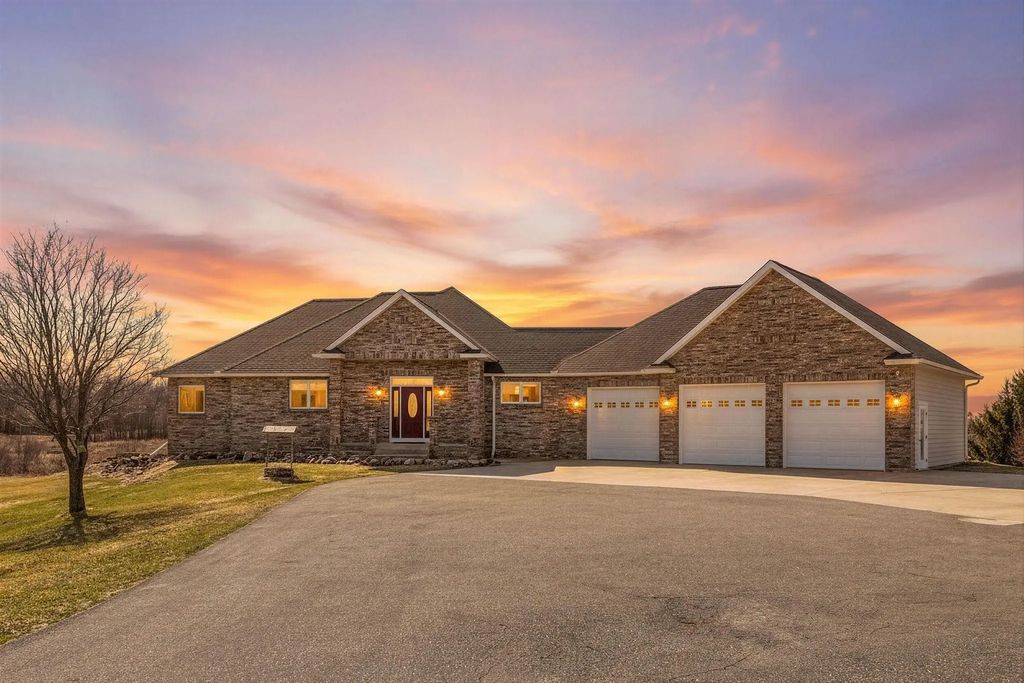 44154 Skogman Lake Road, Cambridge